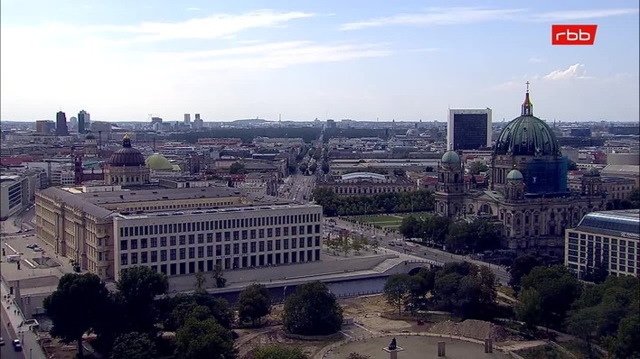 Archiv Foto Webcam Berlin: Rotes Rathaus und Berliner Dom