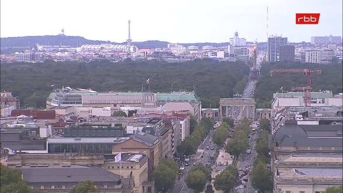 Archiv Foto Webcam Berlin: Rotes Rathaus und Berliner Dom