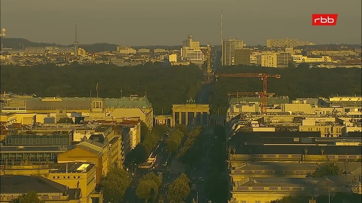 Archiv Foto Webcam Berlin: Rotes Rathaus und Berliner Dom