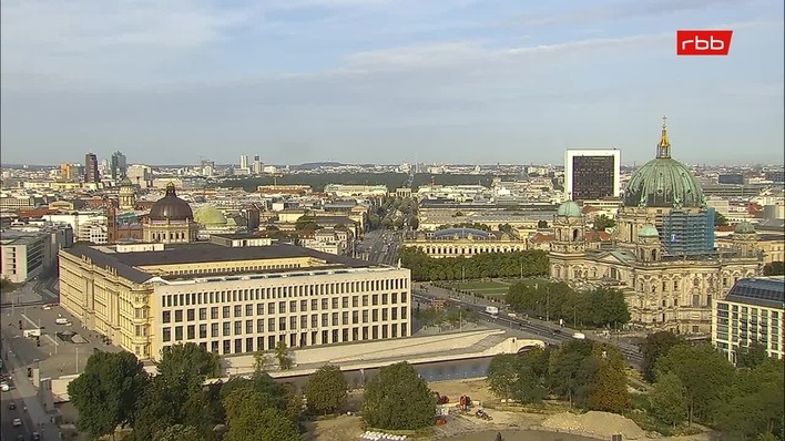 Archiv Foto Webcam Berlin: Rotes Rathaus und Berliner Dom