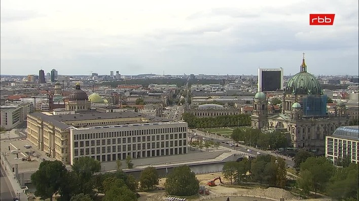 Archiv Foto Webcam Berlin: Rotes Rathaus und Berliner Dom