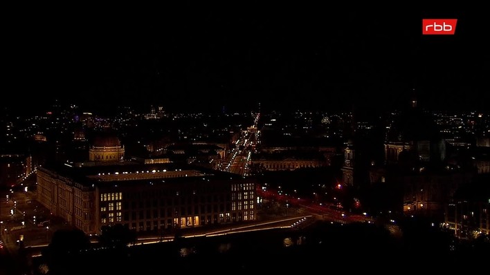Archiv Foto Webcam Berlin: Rotes Rathaus und Berliner Dom