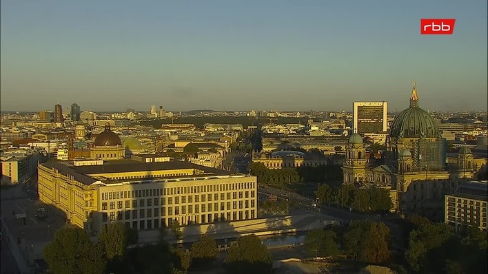 Archiv Foto Webcam Berlin: Rotes Rathaus und Berliner Dom