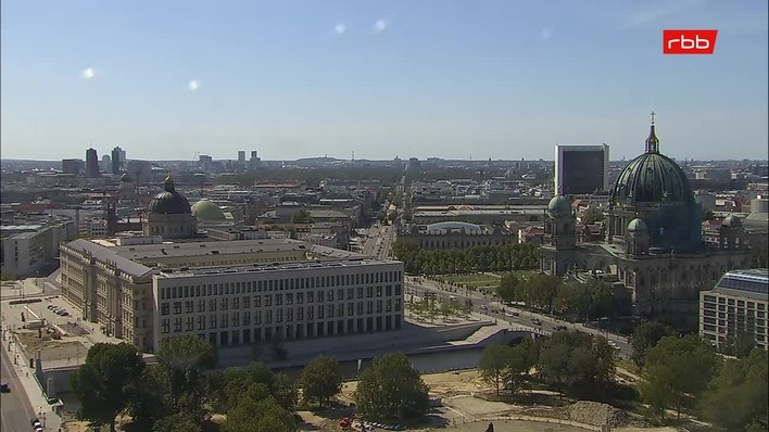 Archiv Foto Webcam Berlin: Rotes Rathaus und Berliner Dom