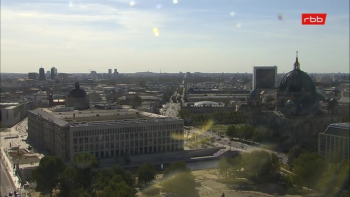 Archiv Foto Webcam Berlin: Rotes Rathaus und Berliner Dom
