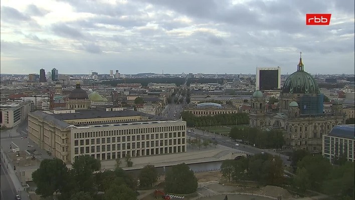 Archiv Foto Webcam Berlin: Rotes Rathaus und Berliner Dom