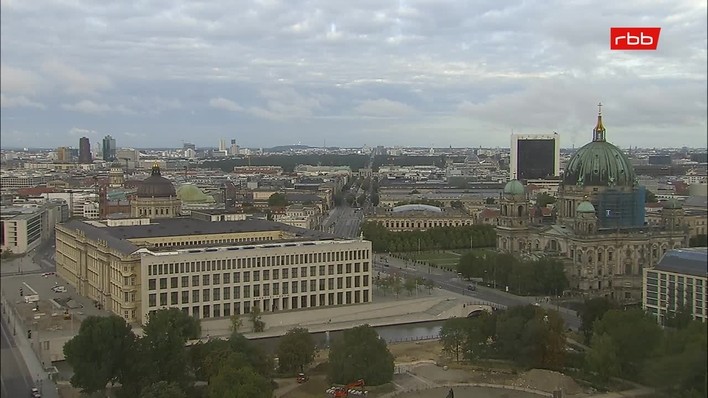 Archiv Foto Webcam Berlin: Rotes Rathaus und Berliner Dom