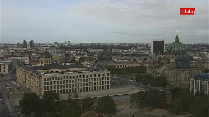 Archiv Foto Webcam Berlin: Rotes Rathaus und Berliner Dom