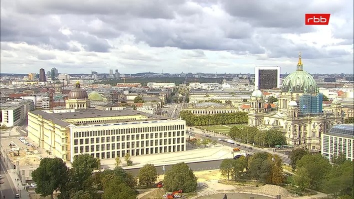 Archiv Foto Webcam Berlin: Rotes Rathaus und Berliner Dom