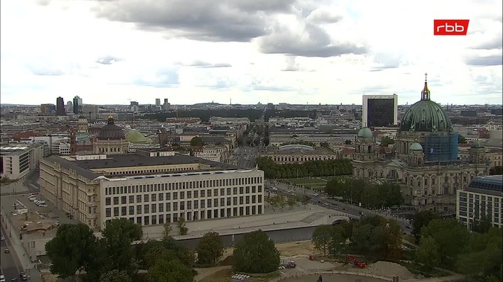 Archiv Foto Webcam Berlin: Rotes Rathaus und Berliner Dom
