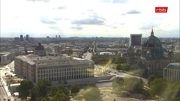 Archiv Foto Webcam Berlin: Rotes Rathaus und Berliner Dom