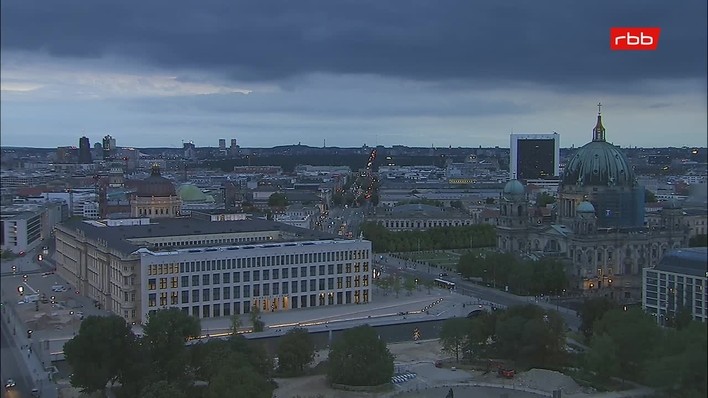 Archiv Foto Webcam Berlin: Rotes Rathaus und Berliner Dom