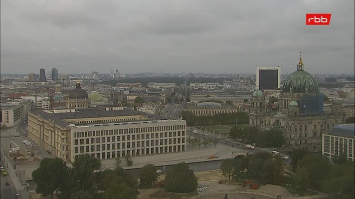 Archiv Foto Webcam Berlin: Rotes Rathaus und Berliner Dom