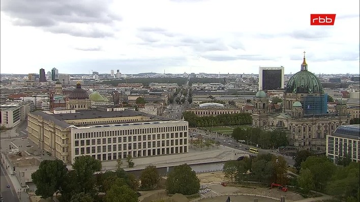 Archiv Foto Webcam Berlin: Rotes Rathaus und Berliner Dom