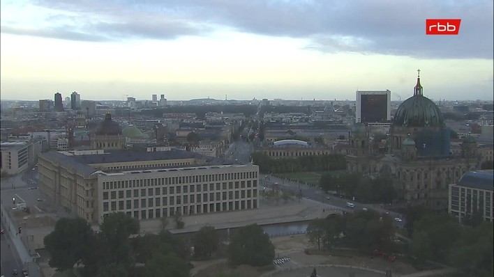 Archiv Foto Webcam Berlin: Rotes Rathaus und Berliner Dom