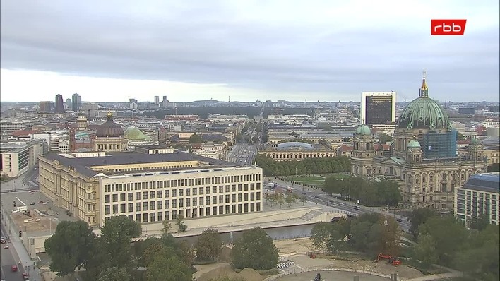 Archiv Foto Webcam Berlin: Rotes Rathaus und Berliner Dom