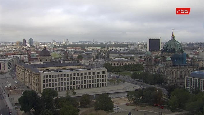 Archiv Foto Webcam Berlin: Rotes Rathaus und Berliner Dom