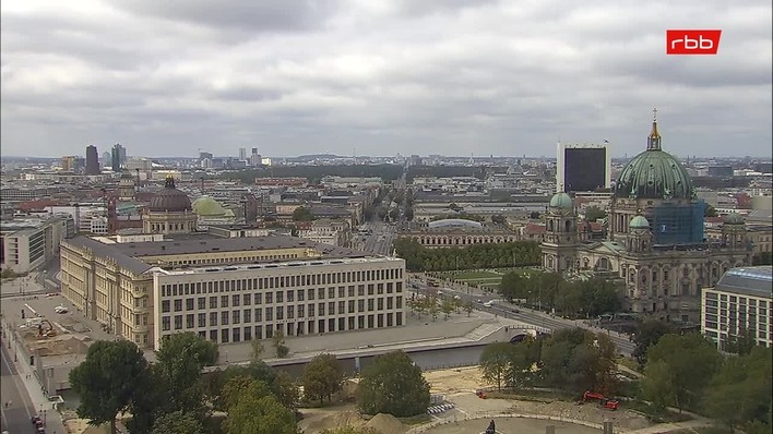 Archiv Foto Webcam Berlin: Rotes Rathaus und Berliner Dom