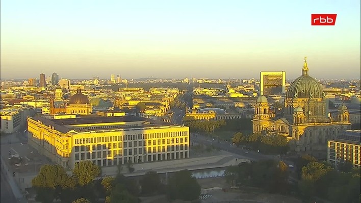 Archiv Foto Webcam Berlin: Rotes Rathaus und Berliner Dom
