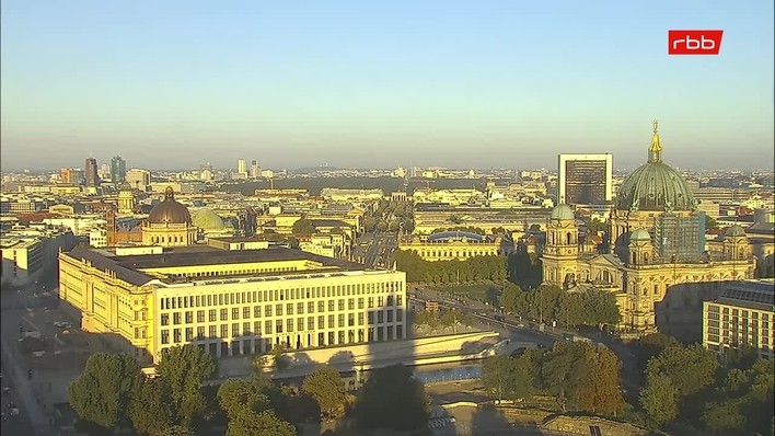 Archiv Foto Webcam Berlin: Rotes Rathaus und Berliner Dom