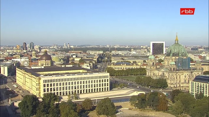 Archiv Foto Webcam Berlin: Rotes Rathaus und Berliner Dom