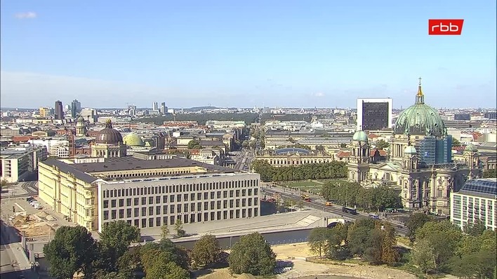 Archiv Foto Webcam Berlin: Rotes Rathaus und Berliner Dom