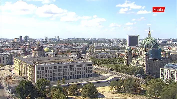 Archiv Foto Webcam Berlin: Rotes Rathaus und Berliner Dom