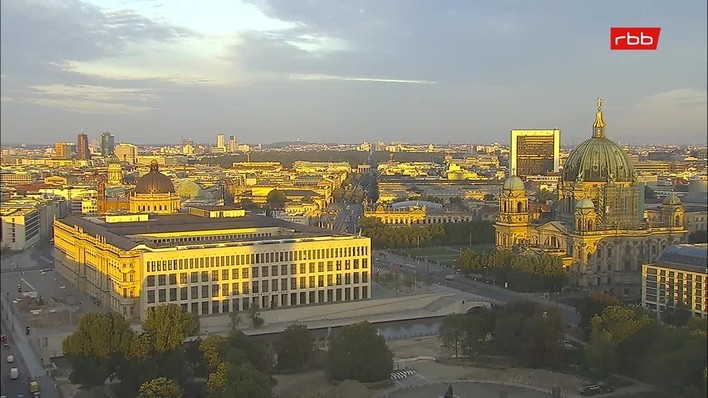 Archiv Foto Webcam Berlin: Rotes Rathaus und Berliner Dom