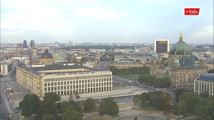 Archiv Foto Webcam Berlin: Rotes Rathaus und Berliner Dom