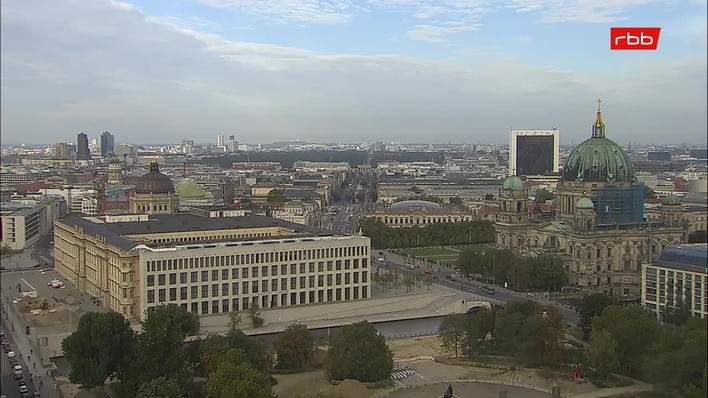 Archiv Foto Webcam Berlin: Rotes Rathaus und Berliner Dom