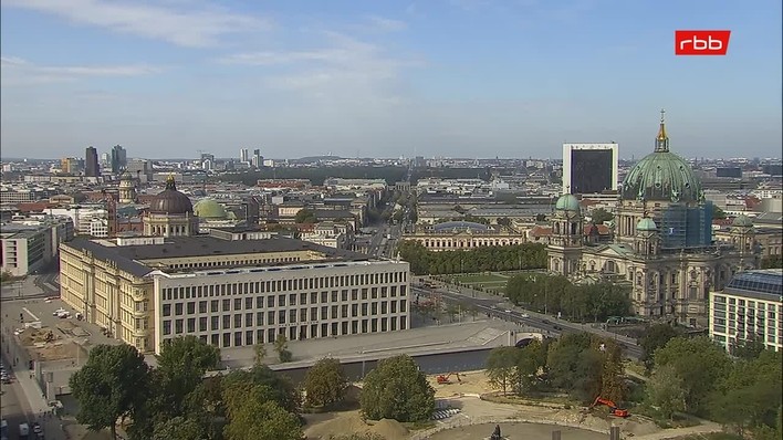 Archiv Foto Webcam Berlin: Rotes Rathaus und Berliner Dom