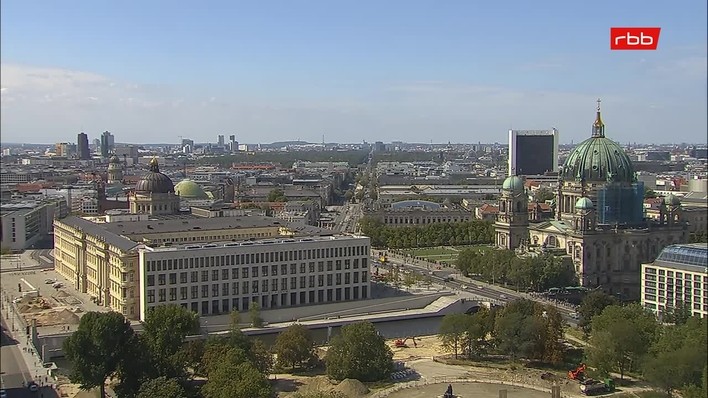 Archiv Foto Webcam Berlin: Rotes Rathaus und Berliner Dom