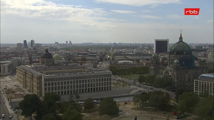 Archiv Foto Webcam Berlin: Rotes Rathaus und Berliner Dom