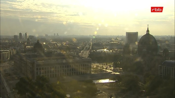 Archiv Foto Webcam Berlin: Rotes Rathaus und Berliner Dom