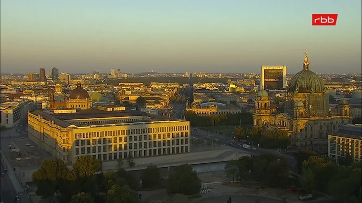 Archiv Foto Webcam Berlin: Rotes Rathaus und Berliner Dom