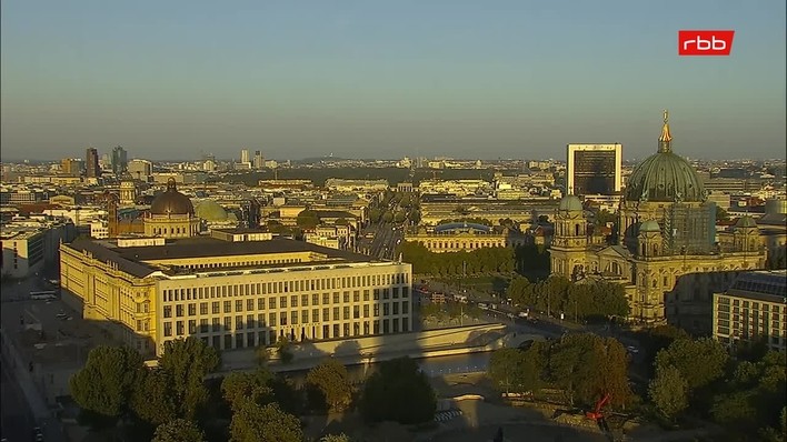 Archiv Foto Webcam Berlin: Rotes Rathaus und Berliner Dom