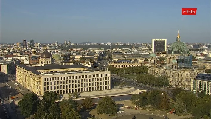 Archiv Foto Webcam Berlin: Rotes Rathaus und Berliner Dom