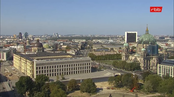 Archiv Foto Webcam Berlin: Rotes Rathaus und Berliner Dom