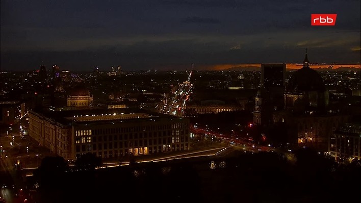 Archiv Foto Webcam Berlin: Rotes Rathaus und Berliner Dom