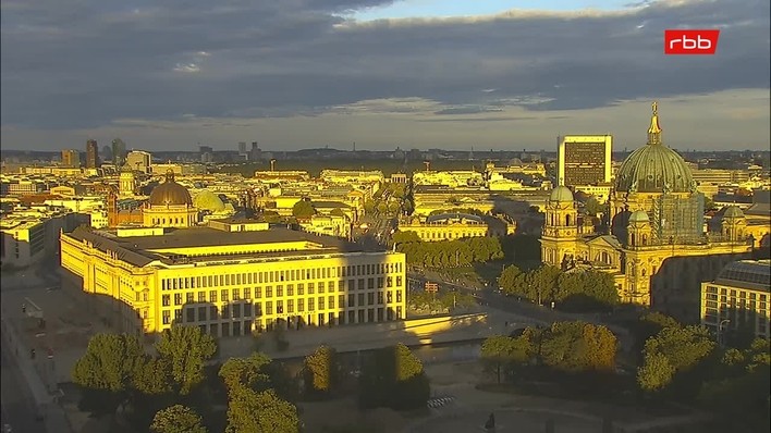 Archiv Foto Webcam Berlin: Rotes Rathaus und Berliner Dom