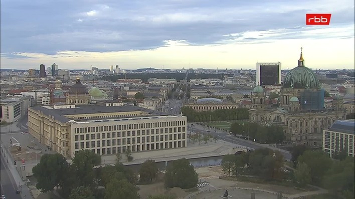 Archiv Foto Webcam Berlin: Rotes Rathaus und Berliner Dom
