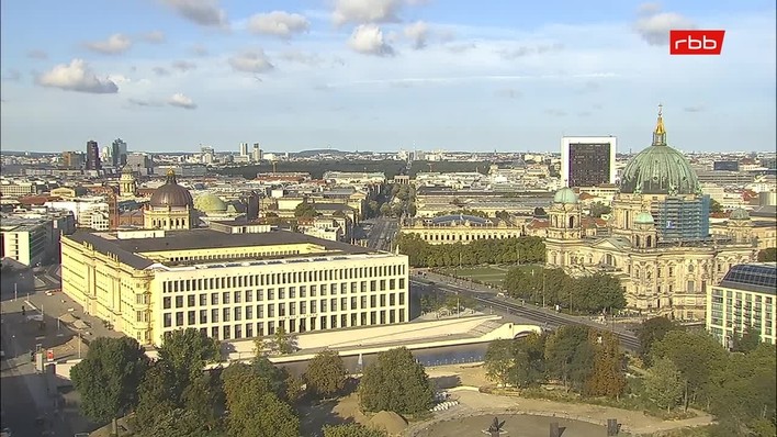 Archiv Foto Webcam Berlin: Rotes Rathaus und Berliner Dom