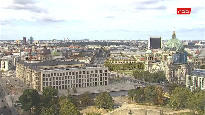 Archiv Foto Webcam Berlin: Rotes Rathaus und Berliner Dom