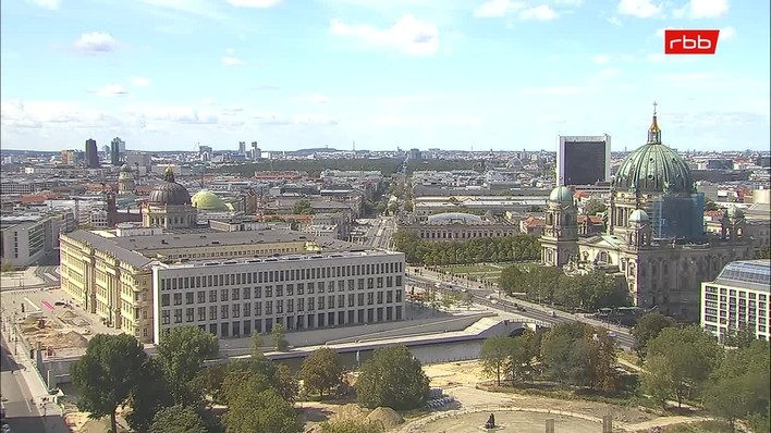 Archiv Foto Webcam Berlin: Rotes Rathaus und Berliner Dom