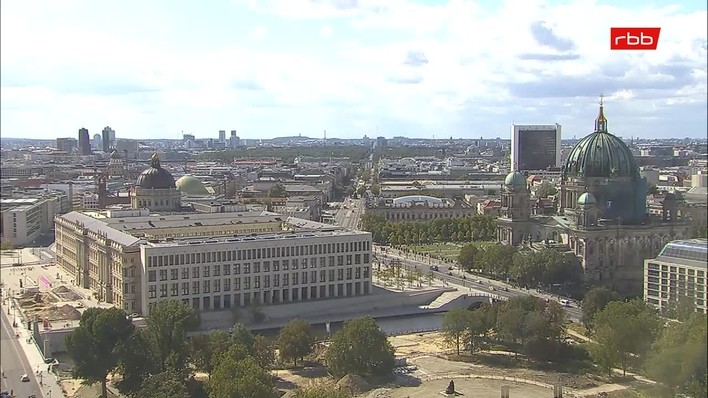 Archiv Foto Webcam Berlin: Rotes Rathaus und Berliner Dom