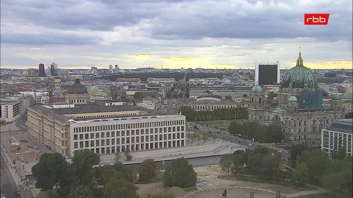 Archiv Foto Webcam Berlin: Rotes Rathaus und Berliner Dom