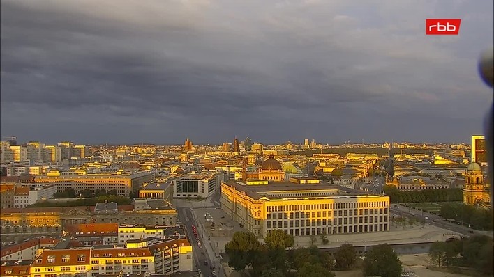Archiv Foto Webcam Berlin: Rotes Rathaus und Berliner Dom