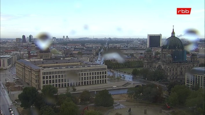 Archiv Foto Webcam Berlin: Rotes Rathaus und Berliner Dom
