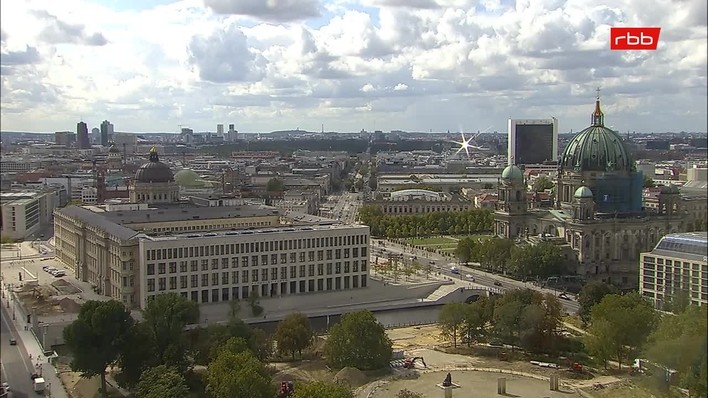 Archiv Foto Webcam Berlin: Rotes Rathaus und Berliner Dom