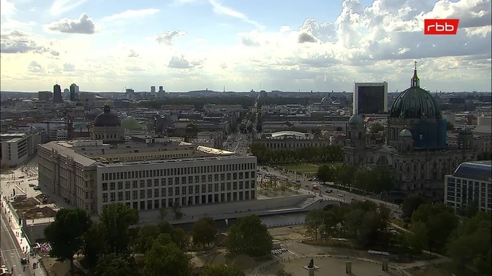 Archiv Foto Webcam Berlin: Rotes Rathaus und Berliner Dom